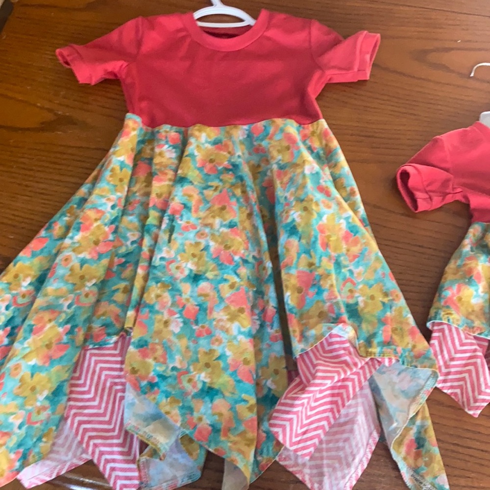 Matching dresses - Picture 1 of 2